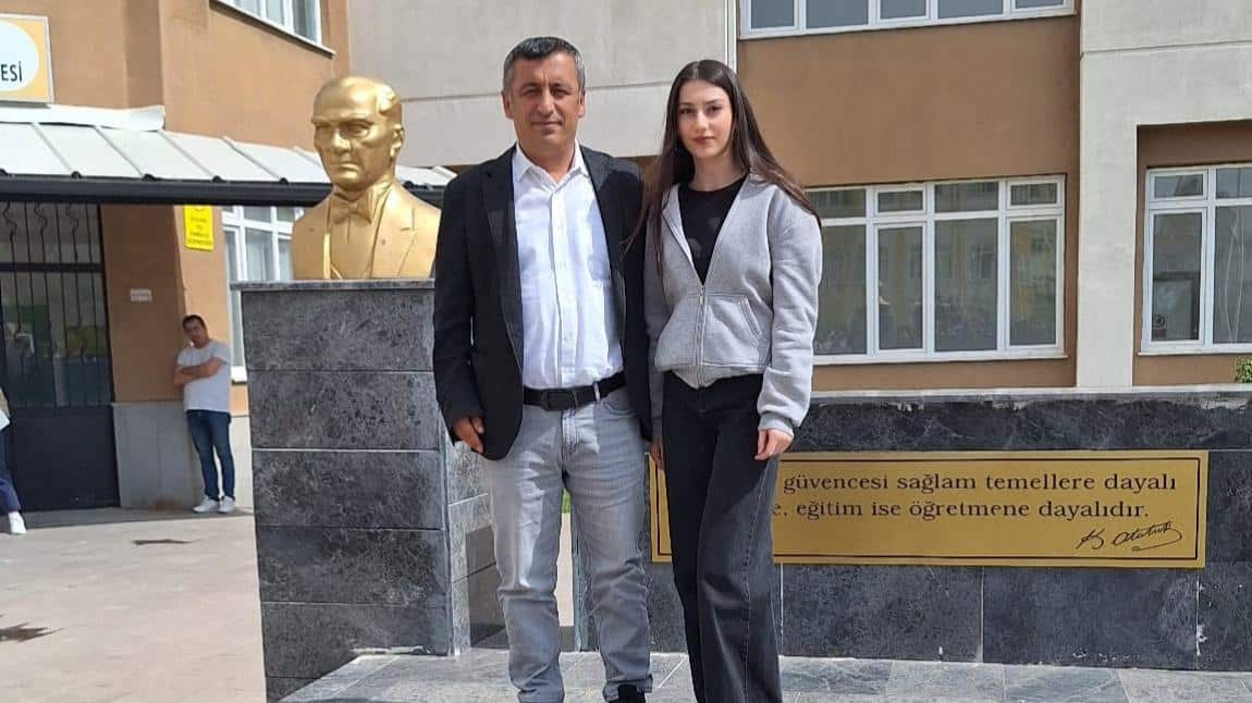 Kültür Sanat ve Sportif Etkiliklerde Başarı Gösteren Öğrencilerimiz İçin Ödül Töreni Düzenlendi
