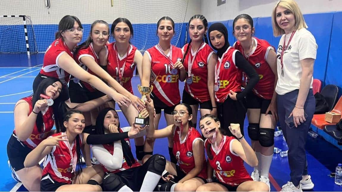 Okulumuz Kız Voleybol Takımının İl İkinciliği